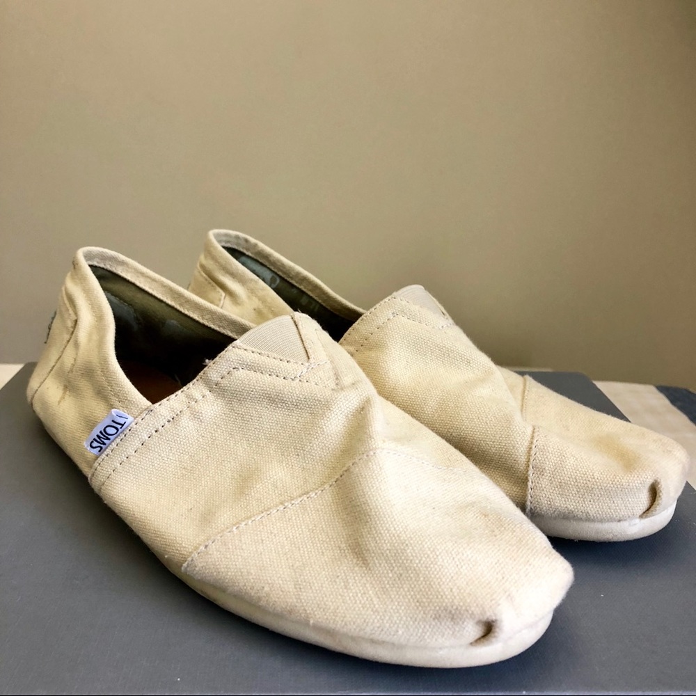 TOMS WHITE SHOES